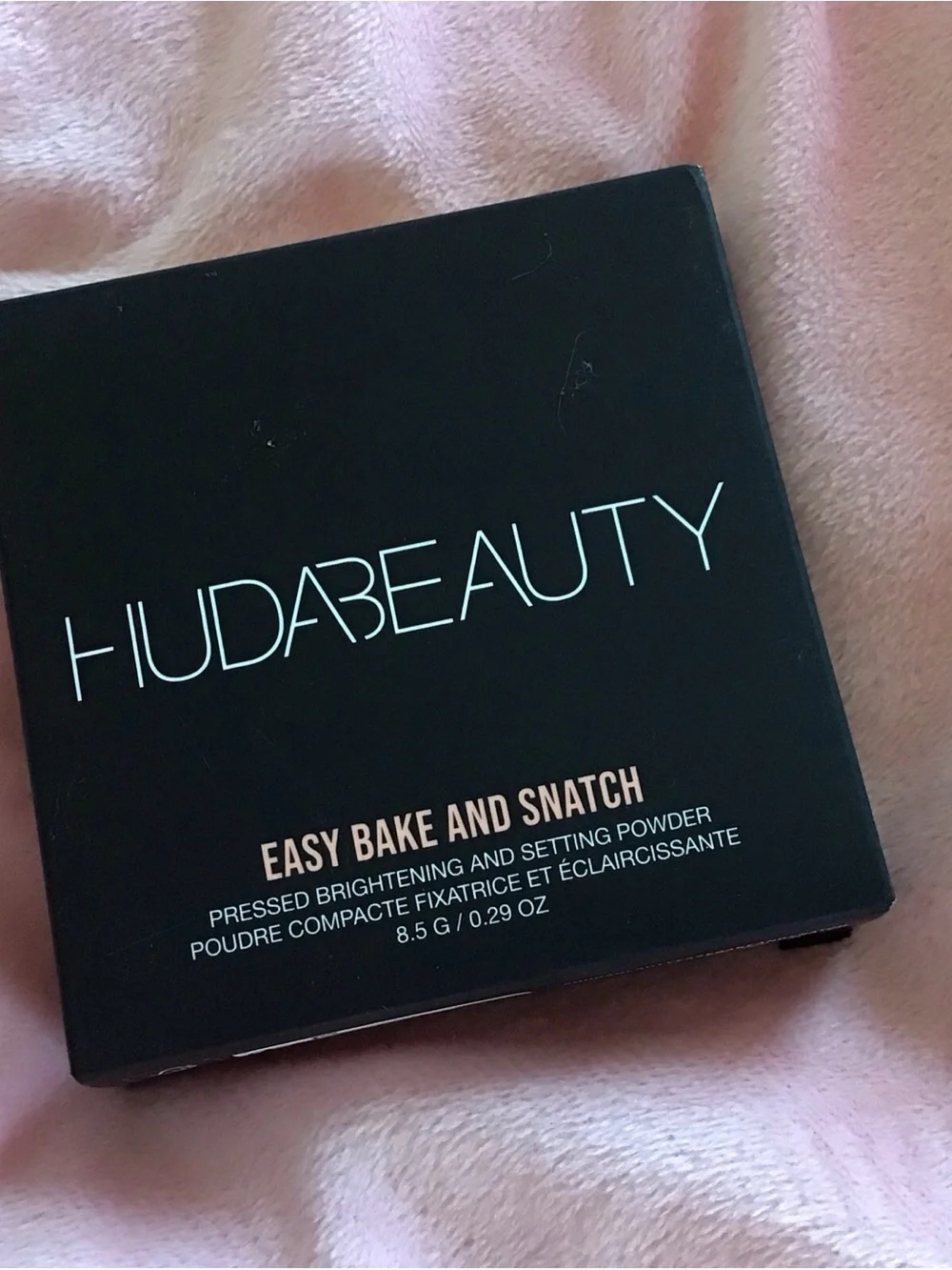 New HUDA BEAUTY Easy Bake Banana Bread Brightening Setting Powder